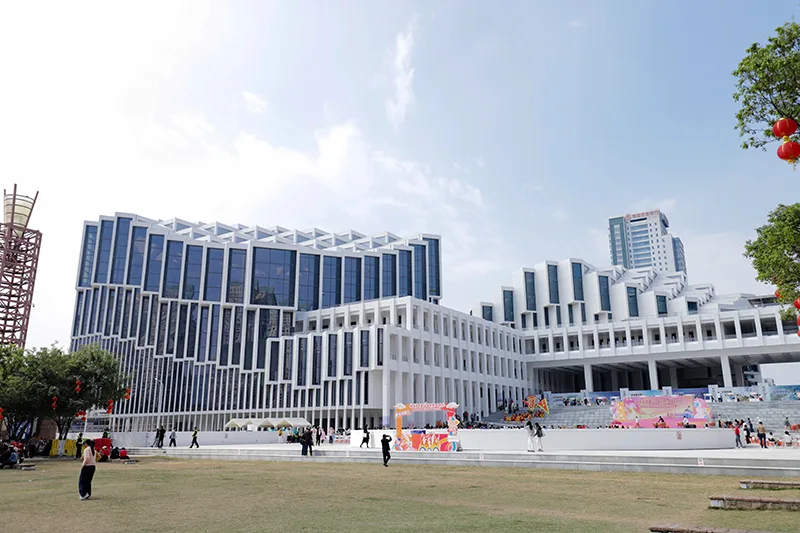 Exterior photograph of Foshan Nanhai Cultural Center from CenturyStar's curtain wall portfolio