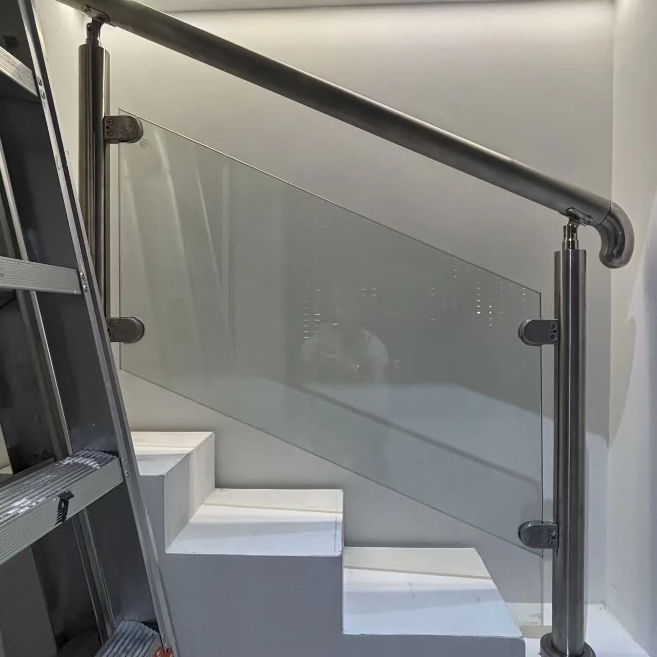 First-party Foshan showroom display of stairs and railings