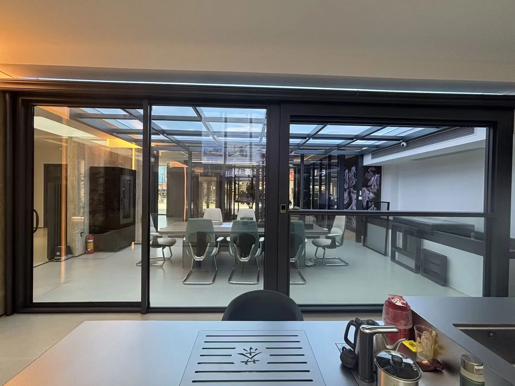 First-party Foshan showroom display of aluminum windows and doors